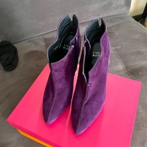 Extremely elegant Stuart Weitzman boots. Brand new.